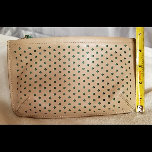 Elorie at Gilt beige perforated zip pouch - Picture 2 of 4